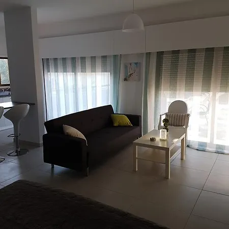 Malibu Court 레메소스