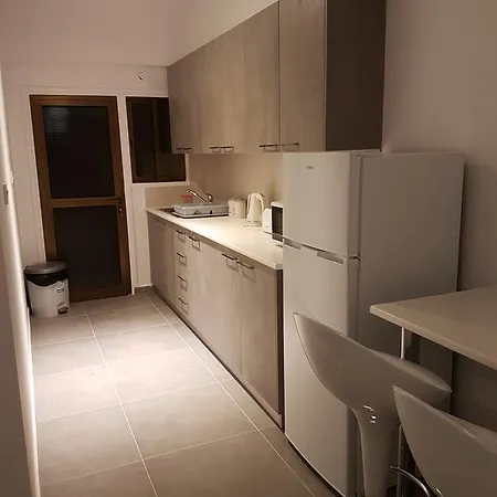 Malibu Court Apartment *