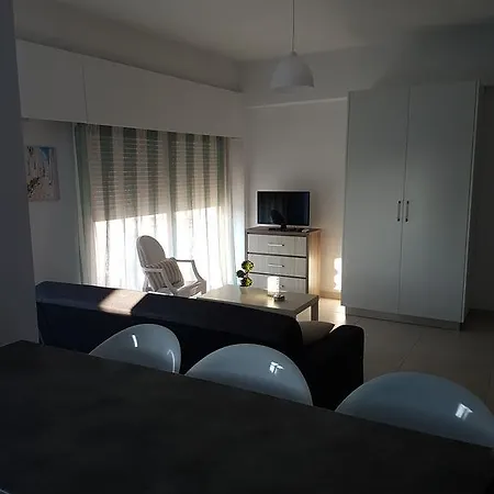 Malibu Court Apartment *